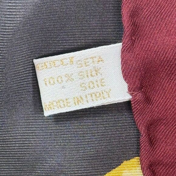 Authentic GUCCI 100% Silk Square Scarf Shawl Golden Key Print Made In Italy - Picture 8 of 9